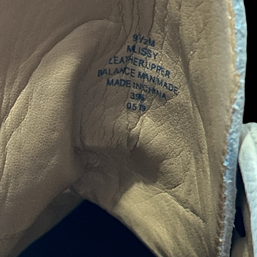 Marc Fisher LTD.
Women's Issy Hiker Boots Size 9.5 Ivory EUC in The box - Picture 4 of 8